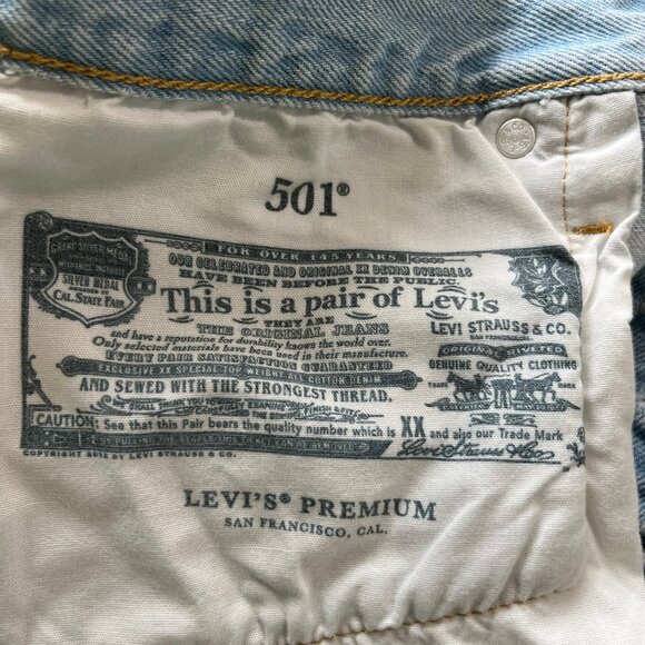 Levi's 501 Jean Shorts Light Blue Frayed Denim Size W32 32 14 - Picture 6 of 11